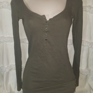 H&M 1/2 button down green long sleeve tee.